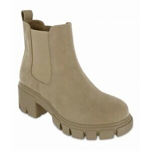 Mia Ivy Lug Sole Chelsea Boots Size 8.5 NIB
